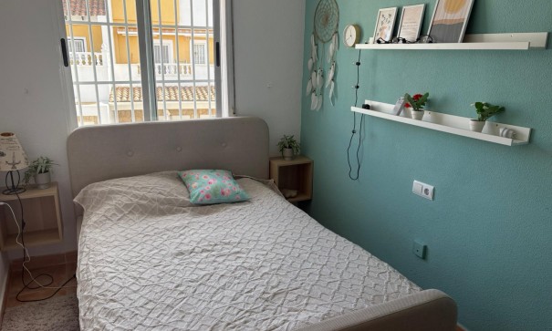 Återförsäljning - Radhus -
Algorfa