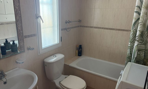 Återförsäljning - Radhus -
Algorfa