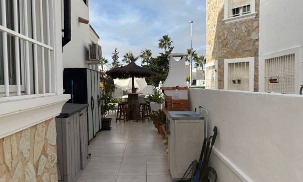 Återförsäljning - Radhus -
Algorfa