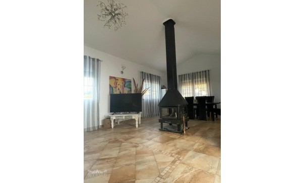 Videresalg - Fritliggende villa -
Pinoso - Pinoso Alicante