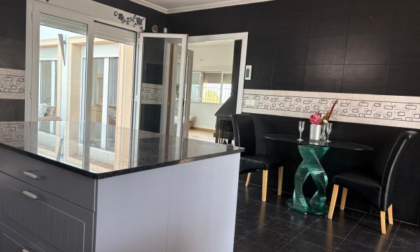 Videresalg - Fritliggende villa -
Pinoso - Pinoso Alicante