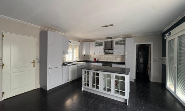 Videresalg - Fritliggende villa -
Pinoso - Pinoso Alicante