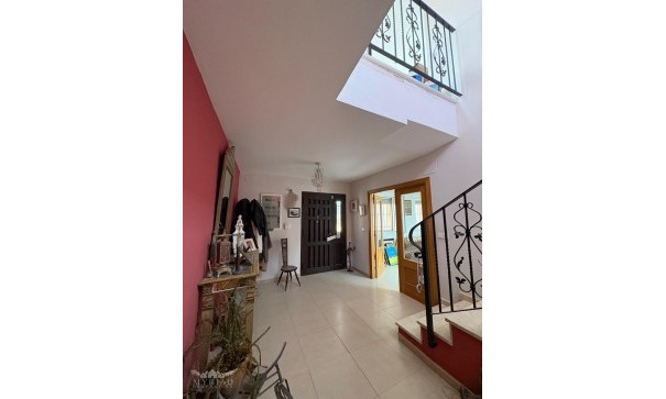 Videresalg - Fritliggende villa -
Pinoso - Pinoso Alicante