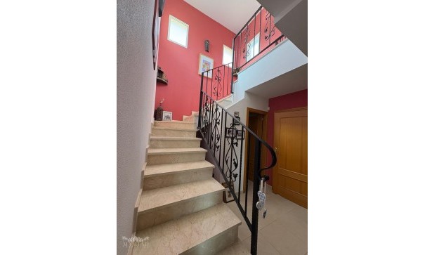 Videresalg - Fritliggende villa -
Pinoso - Pinoso Alicante