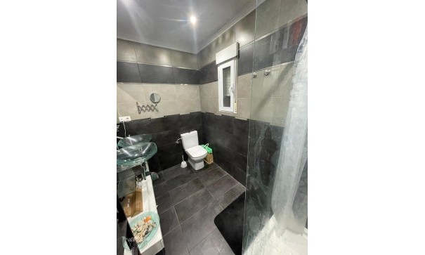 Videresalg - Fritliggende villa -
Pinoso - Pinoso Alicante