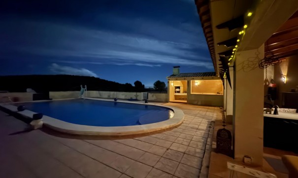 Videresalg - Fritliggende villa -
Pinoso - Pinoso Alicante