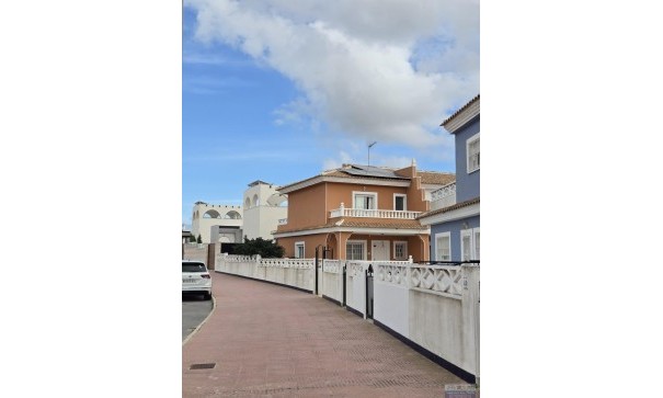 Återförsäljning - Villa -
Torrevieja - CIUDAD QUESADA