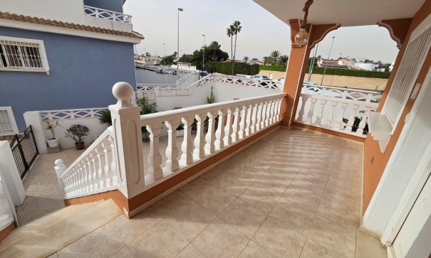 Återförsäljning - Villa -
Torrevieja - CIUDAD QUESADA