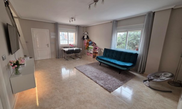 Återförsäljning - Villa -
Torrevieja - CIUDAD QUESADA