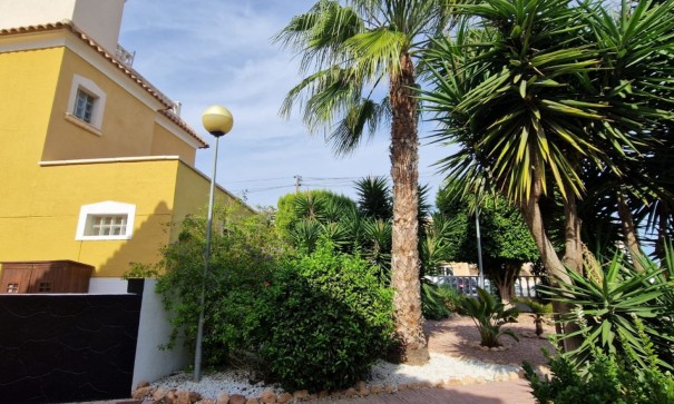 Återförsäljning - Radhus -
Orihuela Costa - La Florida