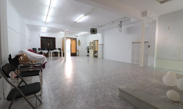 Herverkoop - Commercieel -
Benijofar - Benijofar - Village