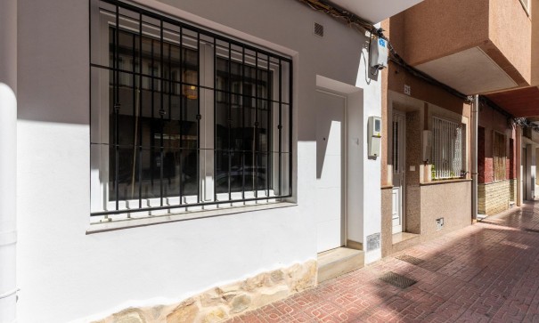 Revente - Appartement -
Torrevieja - torrevieja