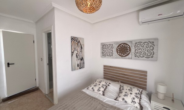 Sprzedaż - Willa w zabudowie bliźniaczej -
Punta Prima - Serena