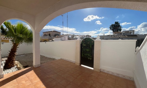 Sprzedaż - Willa w zabudowie bliźniaczej -
Punta Prima - Serena