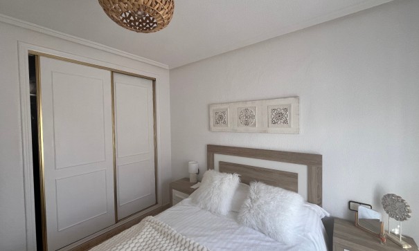 Sprzedaż - Willa w zabudowie bliźniaczej -
Punta Prima - Serena