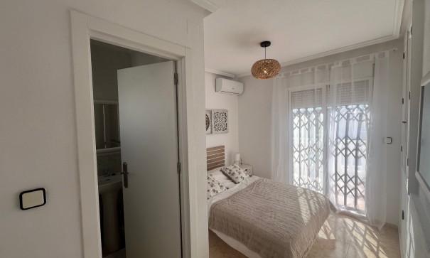 Sprzedaż - Willa w zabudowie bliźniaczej -
Punta Prima - Serena