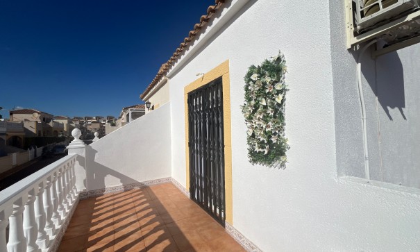 Sprzedaż - Willa w zabudowie bliźniaczej -
Punta Prima - Serena