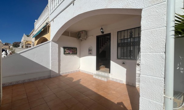 Sprzedaż - Willa w zabudowie bliźniaczej -
Punta Prima - Serena