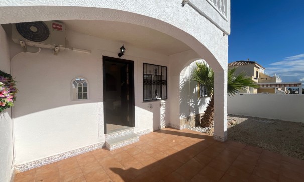 Sprzedaż - Willa w zabudowie bliźniaczej -
Punta Prima - Serena