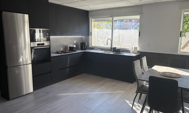 Videresalg - Byhus -
Algorfa