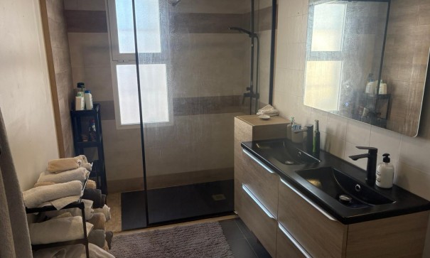 Videresalg - Byhus -
Algorfa