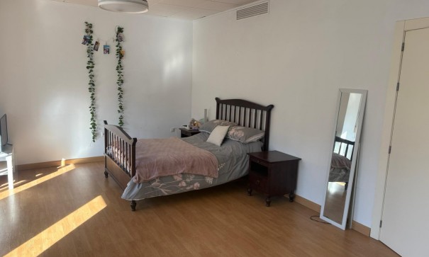 Videresalg - Byhus -
Algorfa