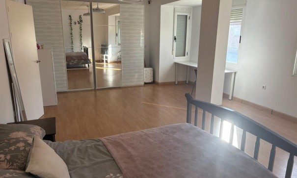 Videresalg - Byhus -
Algorfa