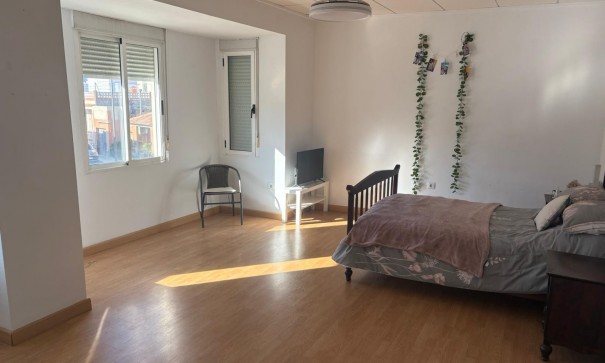 Videresalg - Byhus -
Algorfa