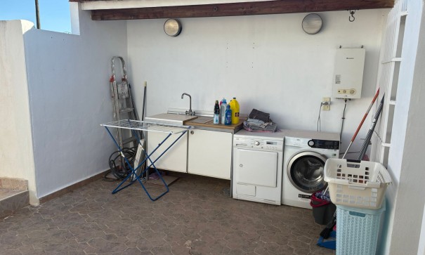 Videresalg - Byhus -
Algorfa