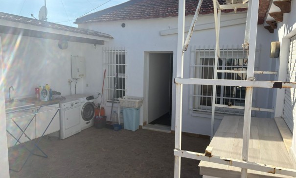 Videresalg - Byhus -
Algorfa