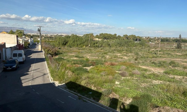 Videresalg - Byhus -
Algorfa