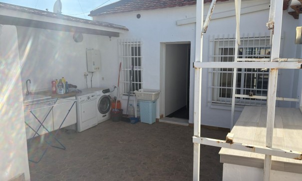 Videresalg - Byhus -
Algorfa