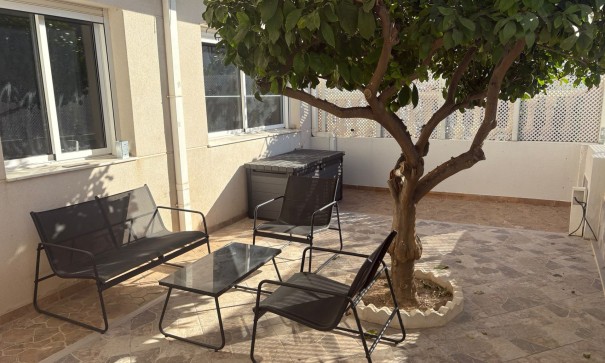 Videresalg - Byhus -
Algorfa