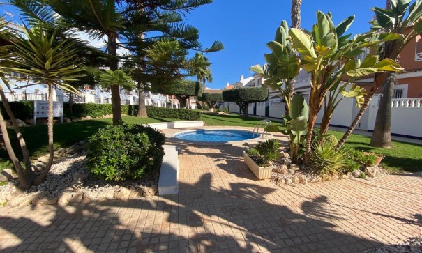 Återförsäljning - Villa -
Torrevieja - CIUDAD QUESADA