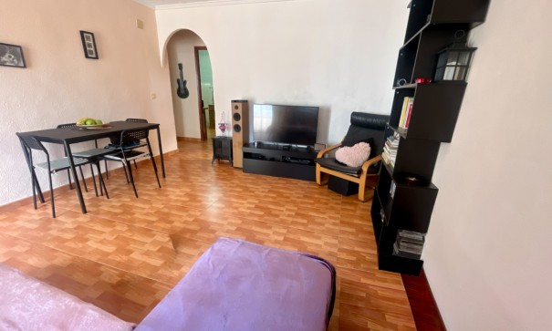 Herverkoop - Halfvrijstaande villa -
Torrevieja