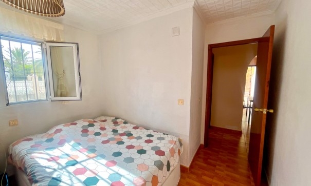 Herverkoop - Halfvrijstaande villa -
Torrevieja