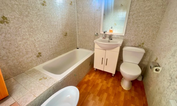 Herverkoop - Halfvrijstaande villa -
Torrevieja