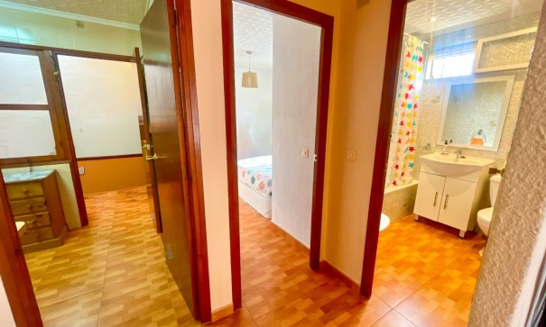 Herverkoop - Halfvrijstaande villa -
Torrevieja