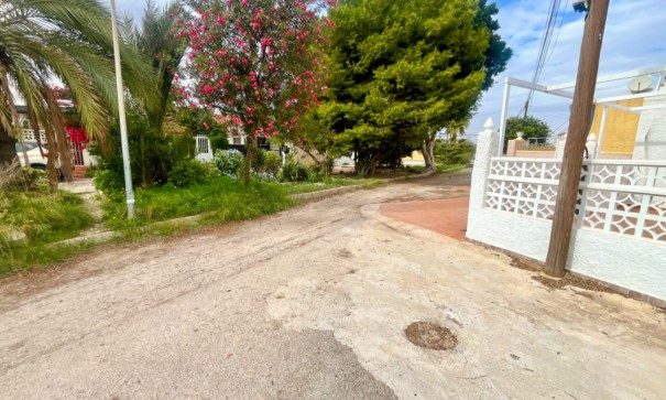 Herverkoop - Halfvrijstaande villa -
Torrevieja