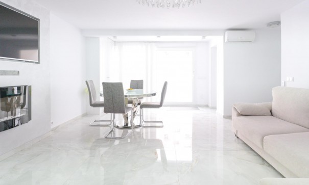 Revente - Maison de ville -
Torrevieja - Punta prima