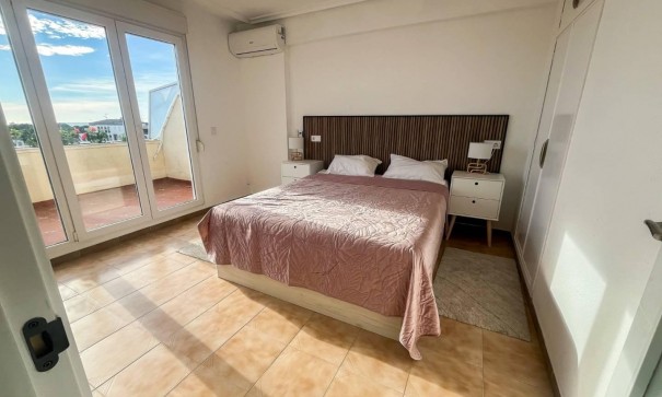 Revente - Appartement -
Torrevieja - Punta Prima