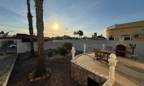 Resale - Freistehende Villa -
Torrevieja - San luis