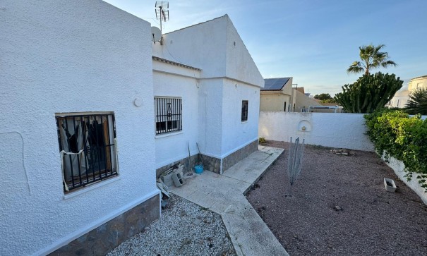 Resale - Freistehende Villa -
Torrevieja - San luis