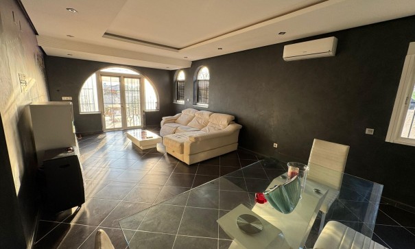 Resale - Freistehende Villa -
Torrevieja - San luis