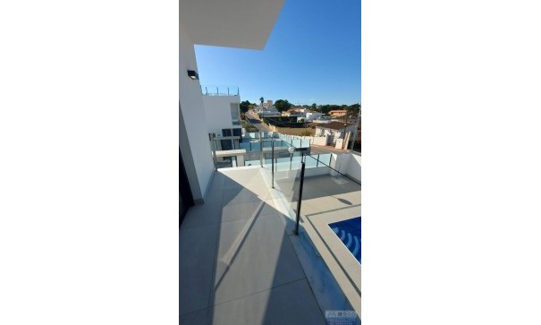 Revente - Villa -
Torrevieja - Los Balcones