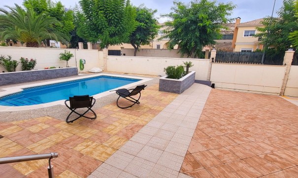 Herverkoop - Vrijstaande Villa -
Aspe