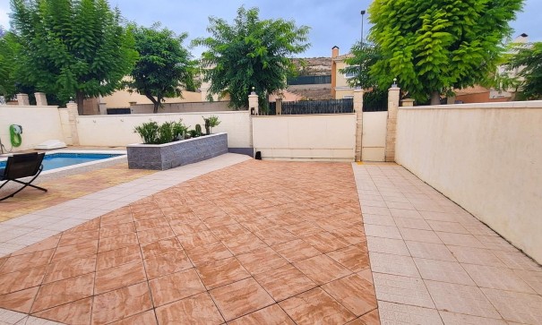 Herverkoop - Vrijstaande Villa -
Aspe