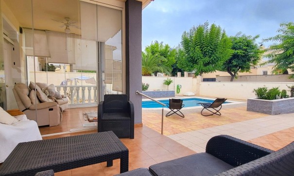 Herverkoop - Vrijstaande Villa -
Aspe