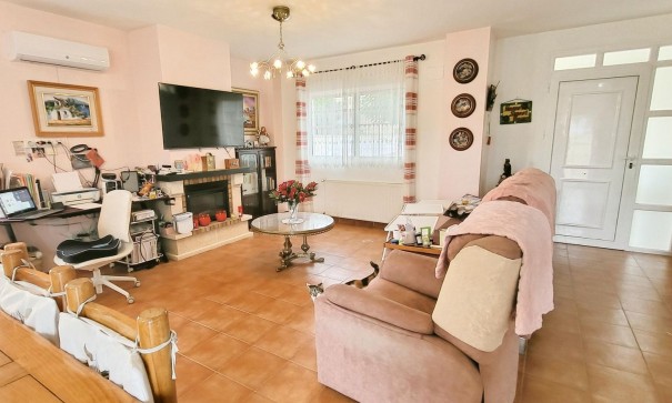 Herverkoop - Vrijstaande Villa -
Aspe