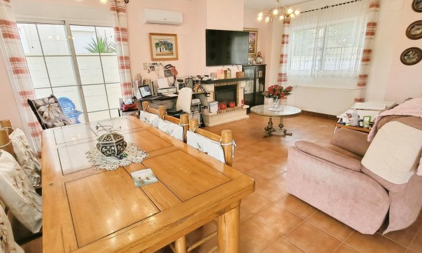 Herverkoop - Vrijstaande Villa -
Aspe